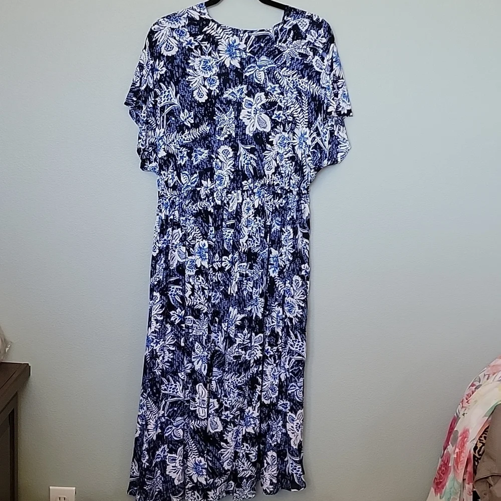 Torrid Summer Navy Floral Crinkled Gauze Hi- Lo Jaftan NWT 00/0 Short Sleeve